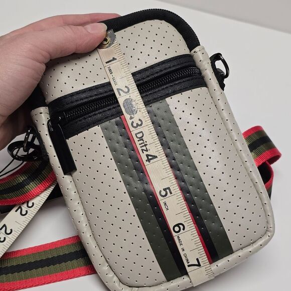 Haute Shore Casey Roma Neoprene Crossbody Camera Bag Ivory NWT - Picture 7 of 7